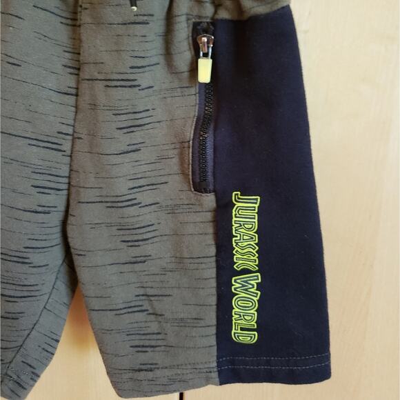 Jurassic World Boy's Shorts Green Black Zipper Pockets Size 4T - Picture 2 of 5